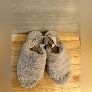 UGG Women’s Fluff Yeah Slippers with Logo Strap